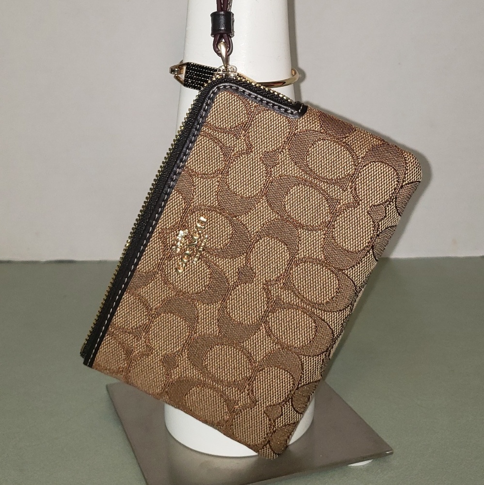 Coach Jacquard Wristlet NWT$78 - Picture 1 of 4